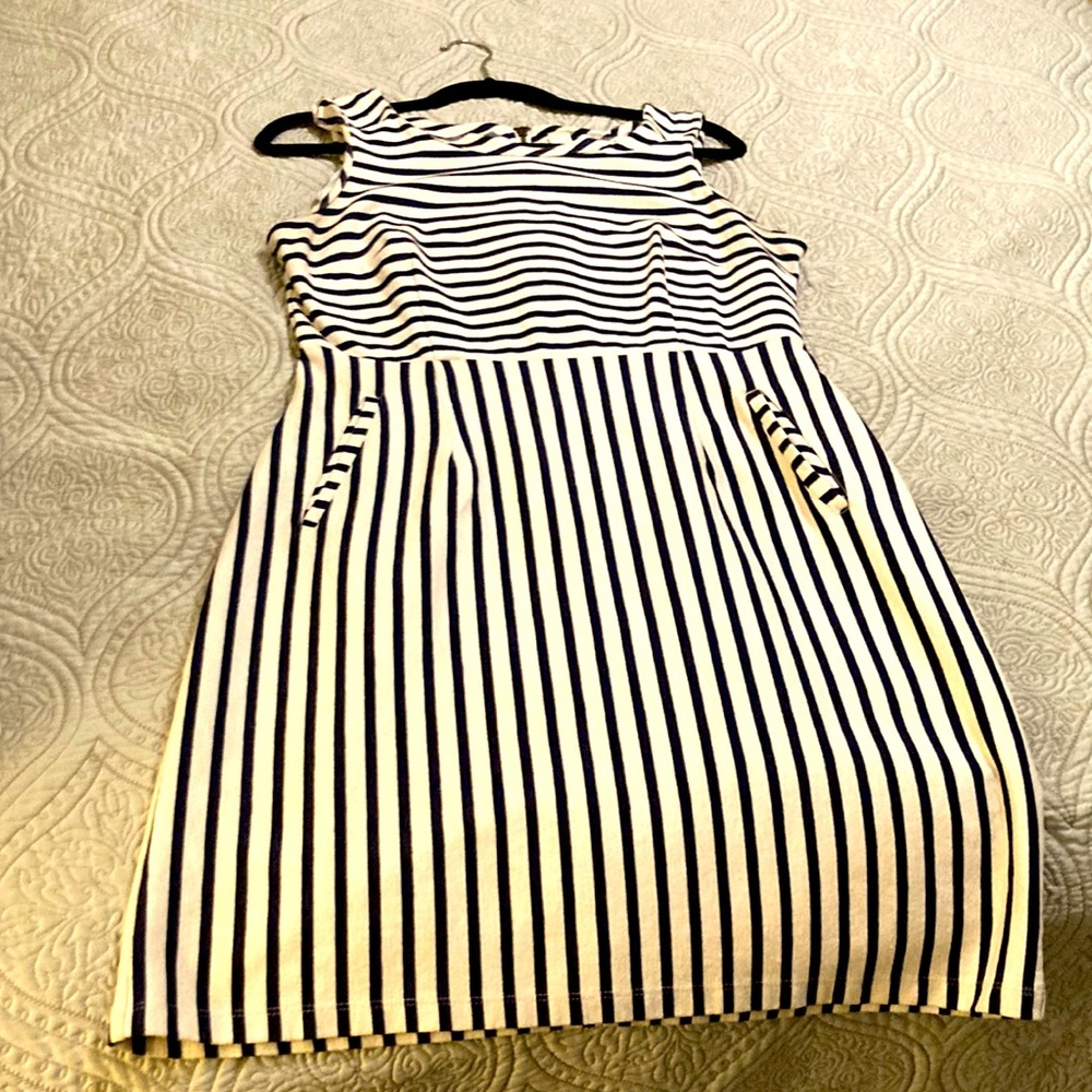Old Navy gently worn zipper back with pockets